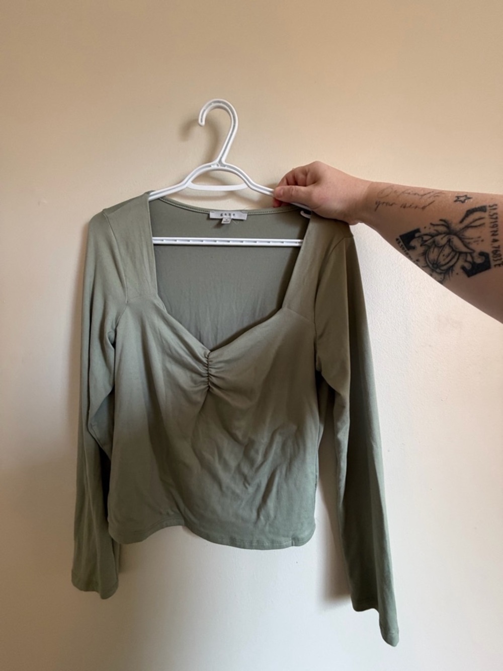 Long Sleeve Ruched Front V-Neck Top - Pastel Green